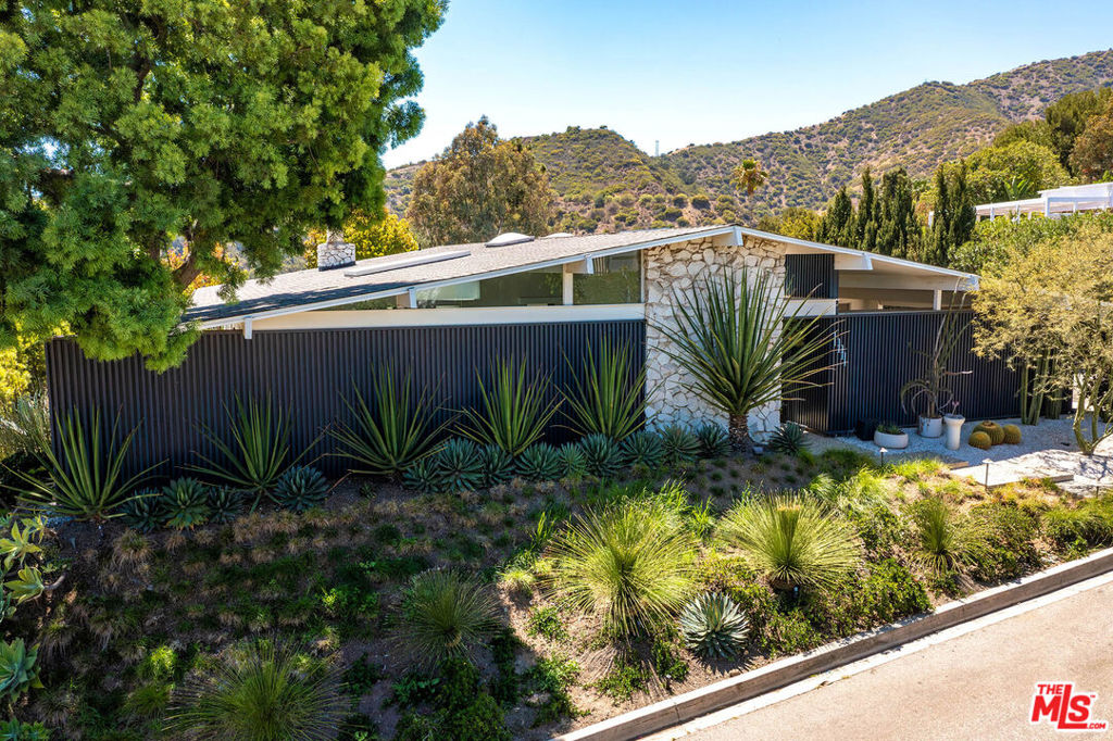 1331 Casiano Road Property Photo 33
