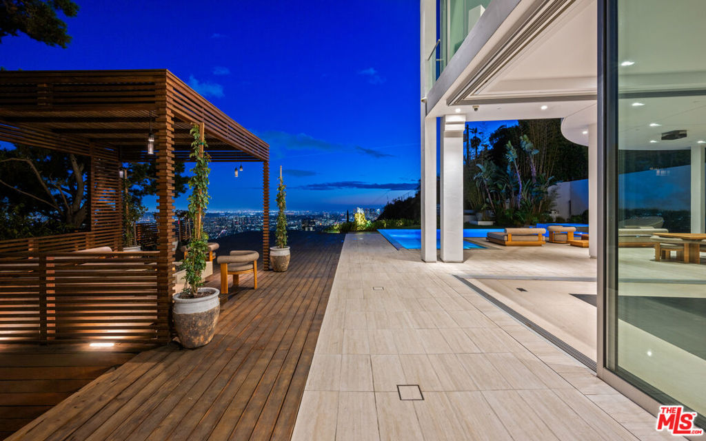 1609 Magnetic Terrace Property Photo 3
