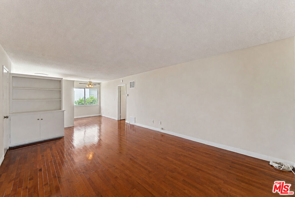 941 N San Vicente Boulevard 4 Property Photo 6