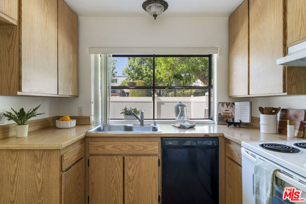 18515 Mayall Street K Property Photo 12