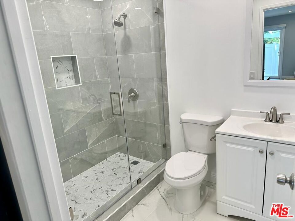 6451 Lubao Avenue Property Photo 16