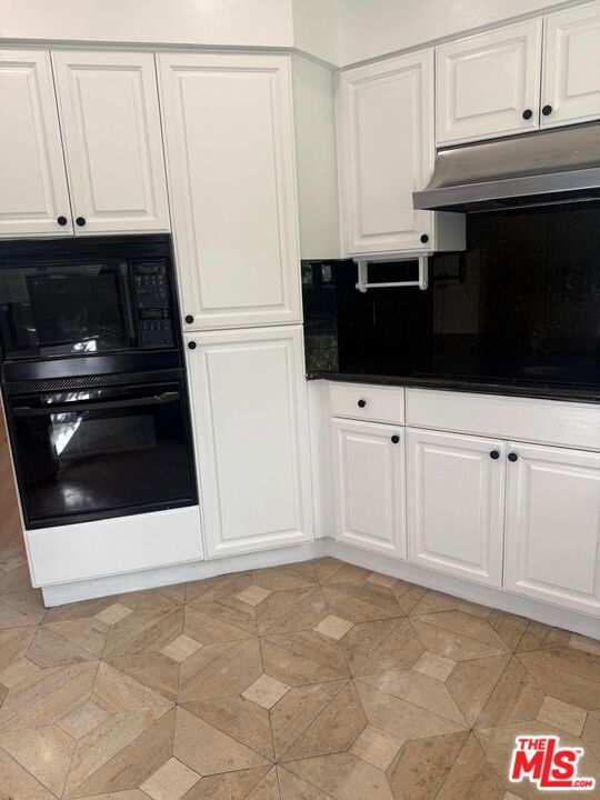 223 S Lasky Drive Property Photo 13