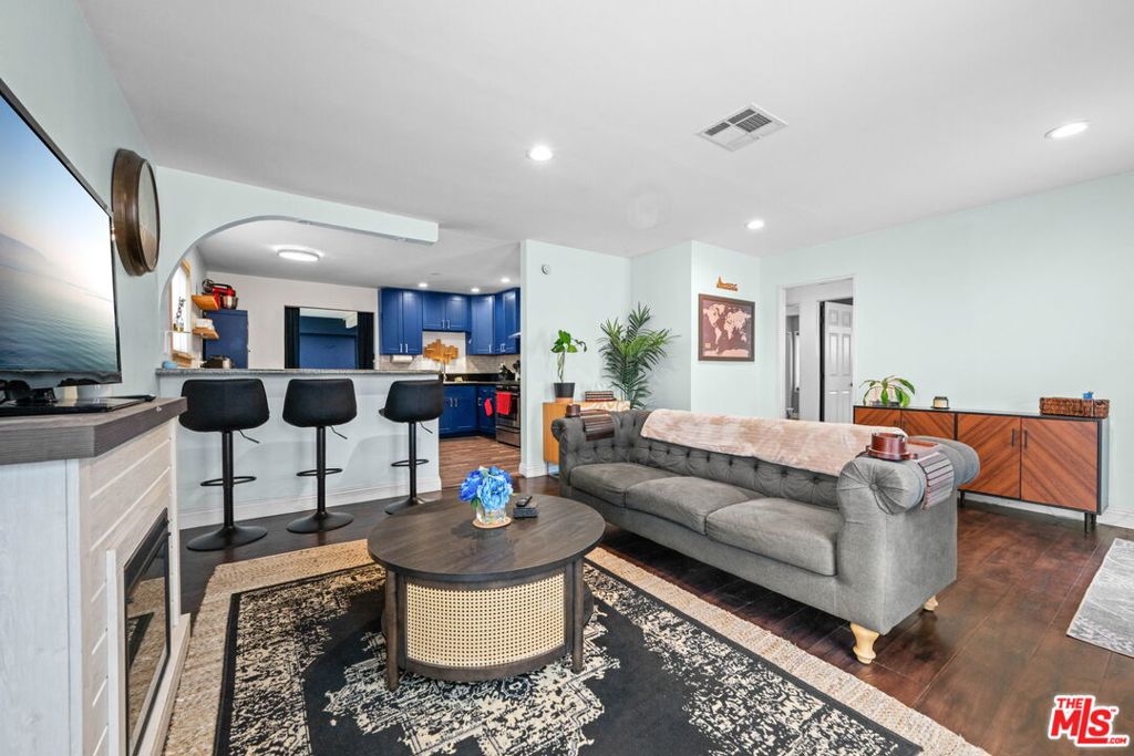 11143 Califa Street Property Photo 2
