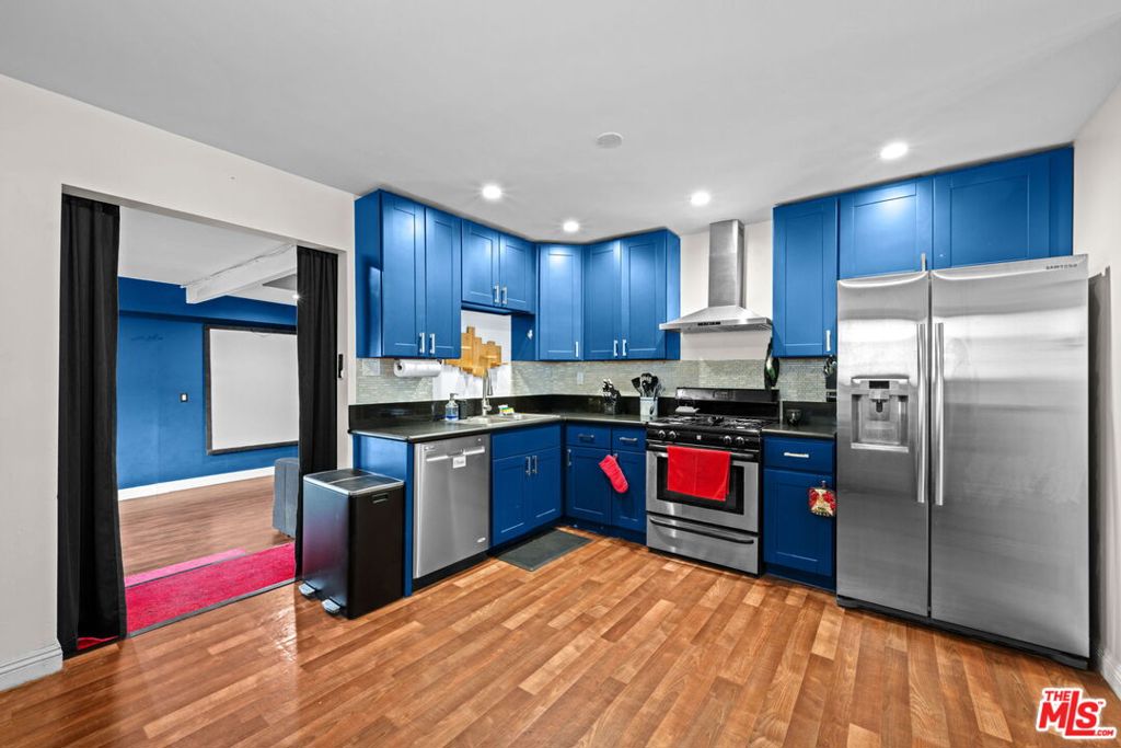 11143 Califa Street Property Photo 4