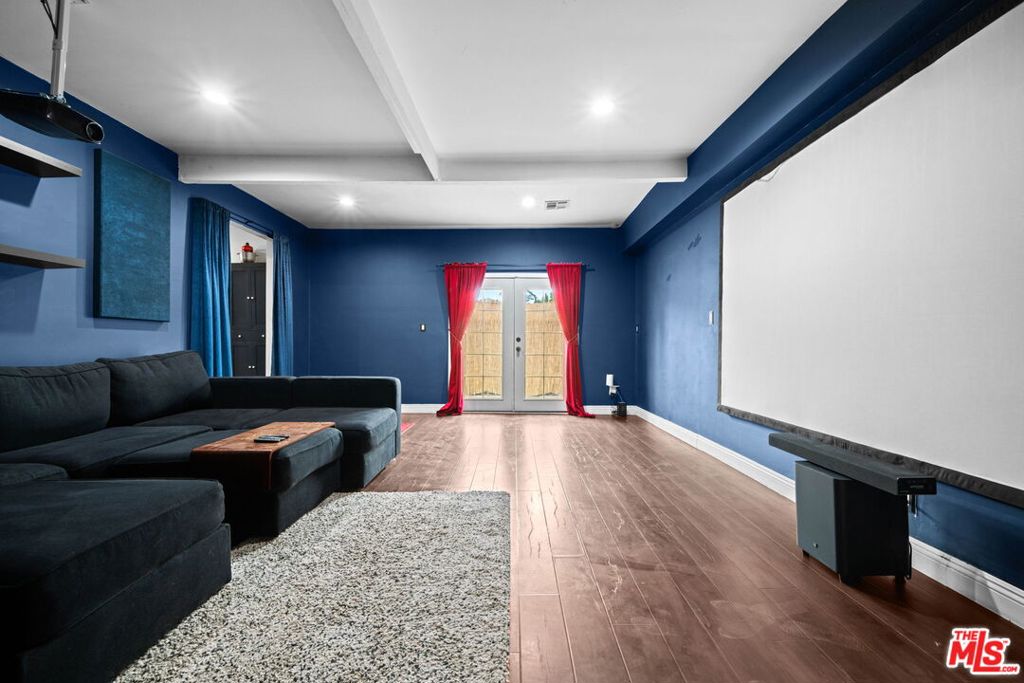 11143 Califa Street Property Photo 5