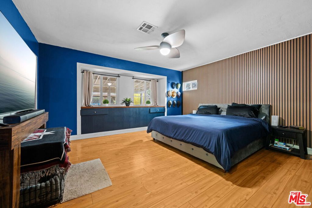 11143 Califa Street Property Photo 6
