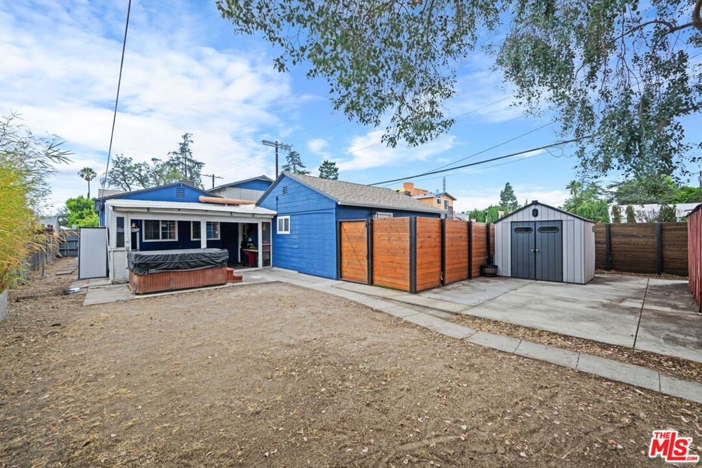11143 Califa Street Property Photo 12
