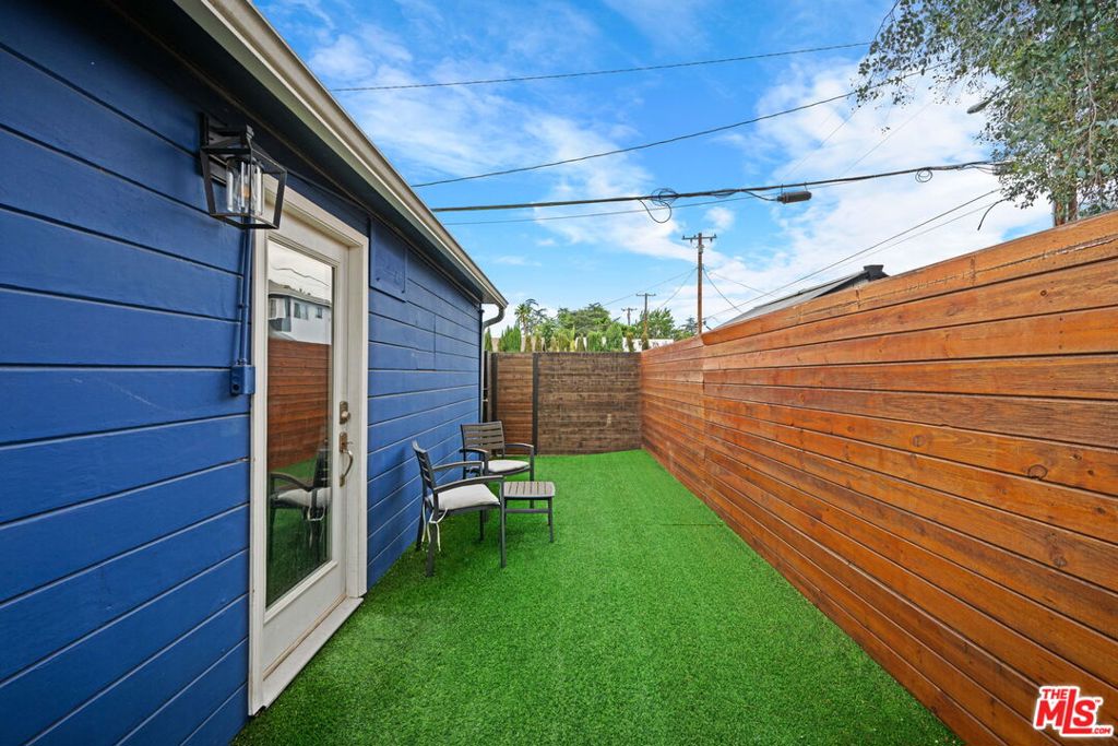 11143 Califa Street Property Photo 13