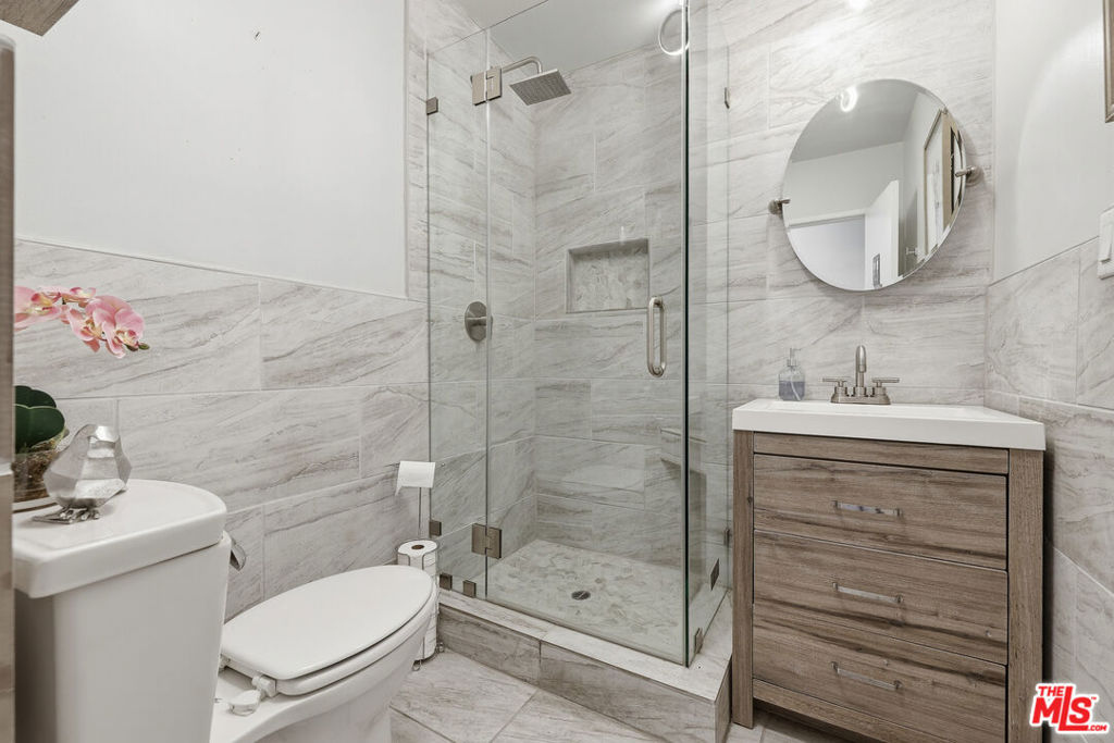 5220 Mary Ellen Avenue Property Photo 18