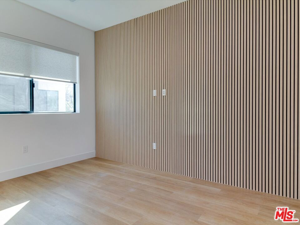 2817 S Redondo Boulevard Property Photo 8