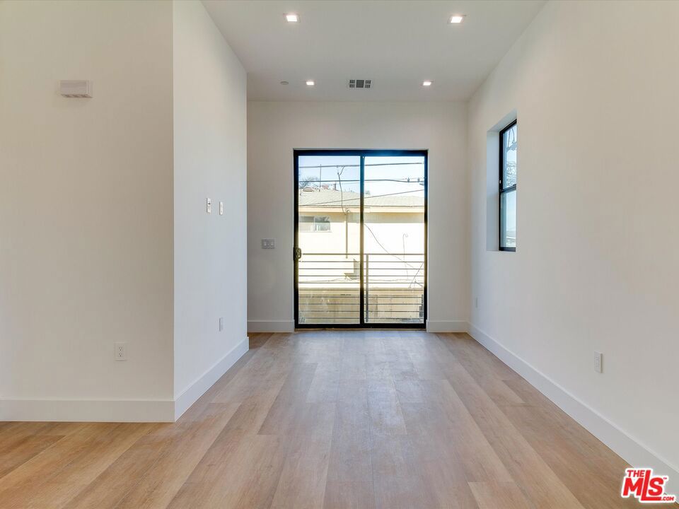 2817 S Redondo Boulevard Property Photo 13