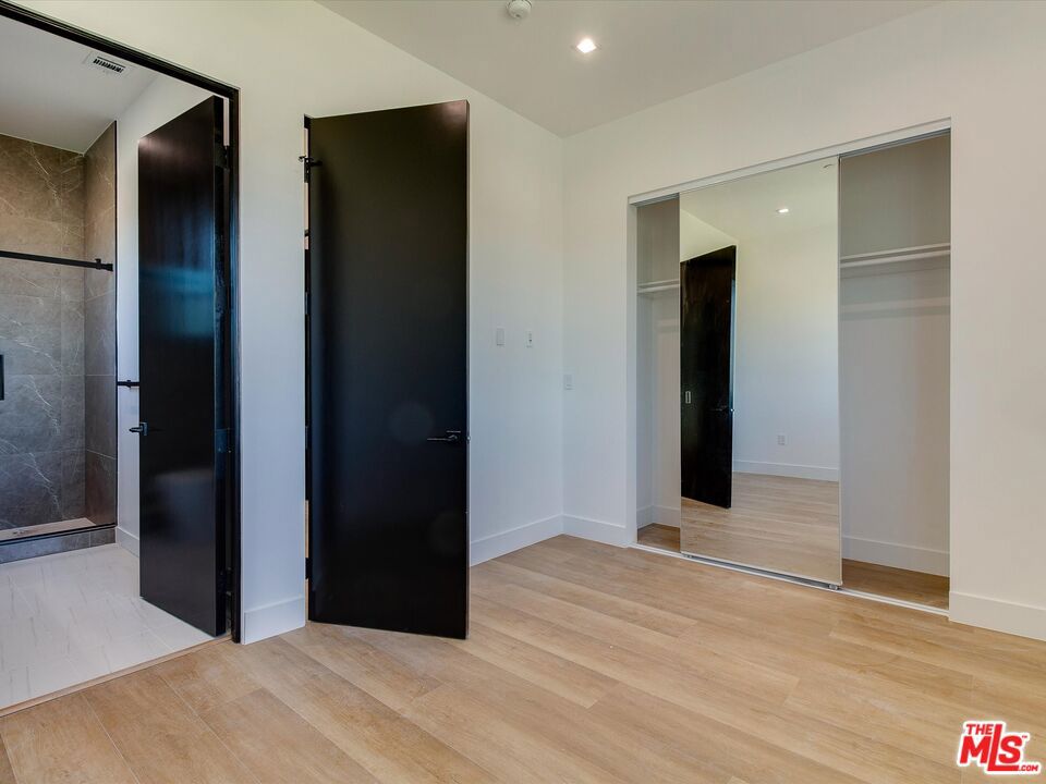 2817 S Redondo Boulevard Property Photo 17