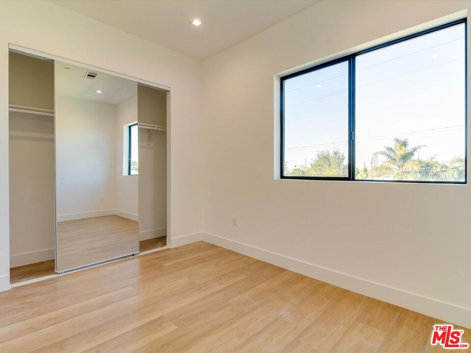 2817 S Redondo Boulevard Property Photo 18