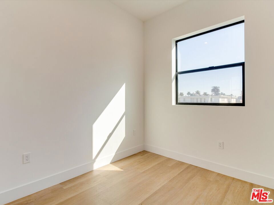 2817 S Redondo Boulevard Property Photo 20