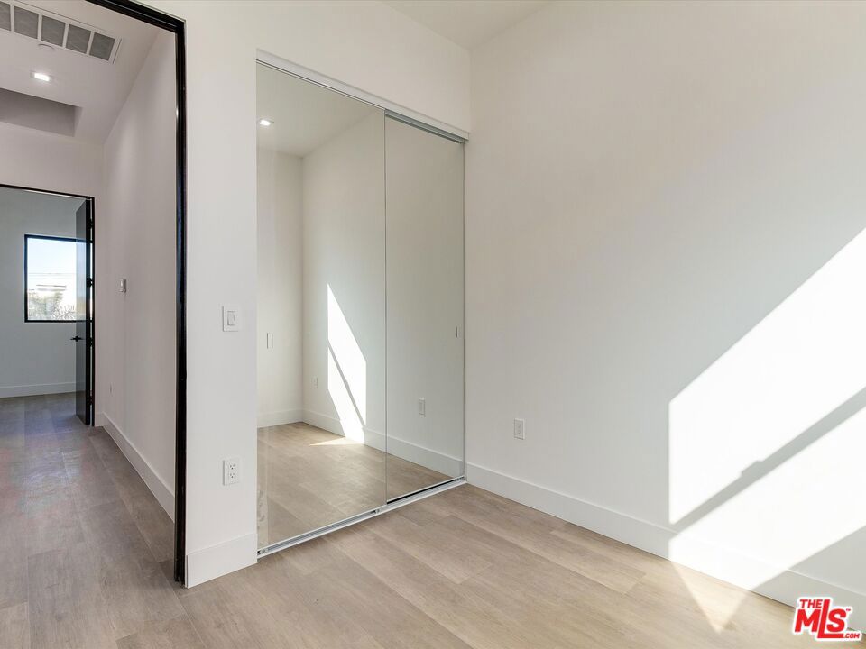 2817 S Redondo Boulevard Property Photo 21