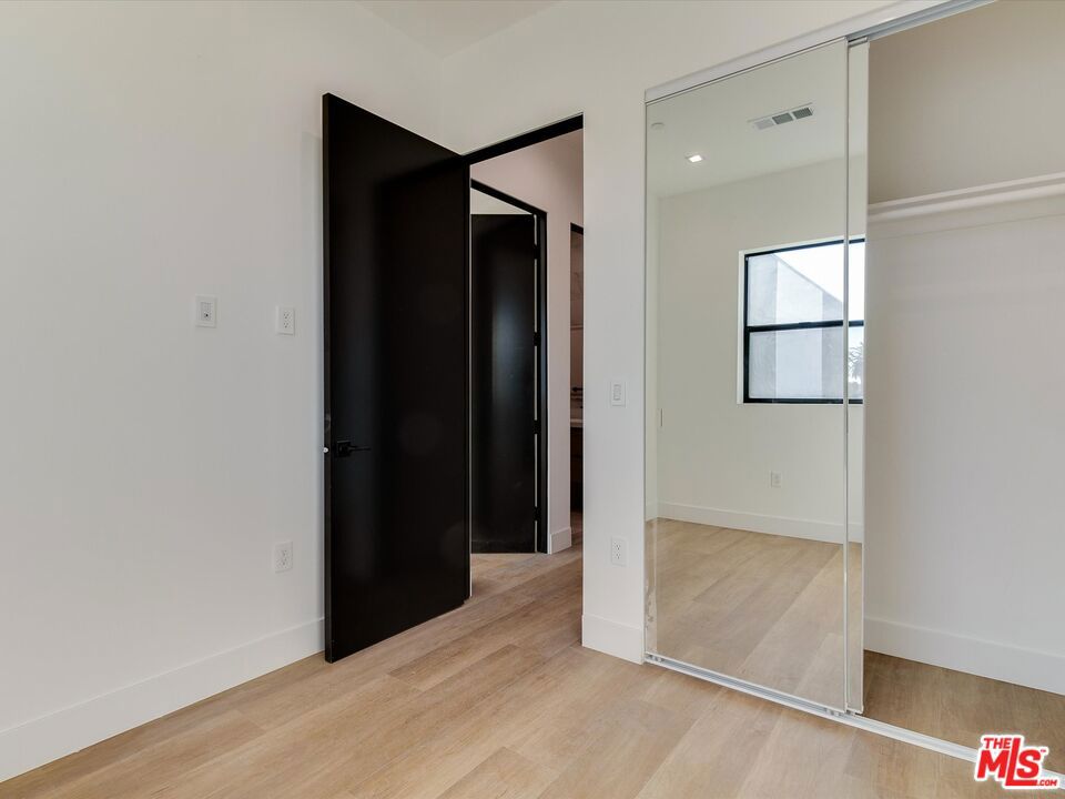 2817 S Redondo Boulevard Property Photo 22