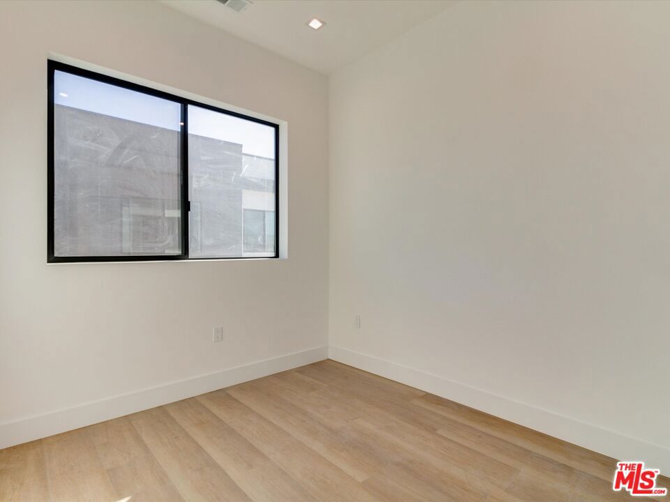 2817 S Redondo Boulevard Property Photo 23