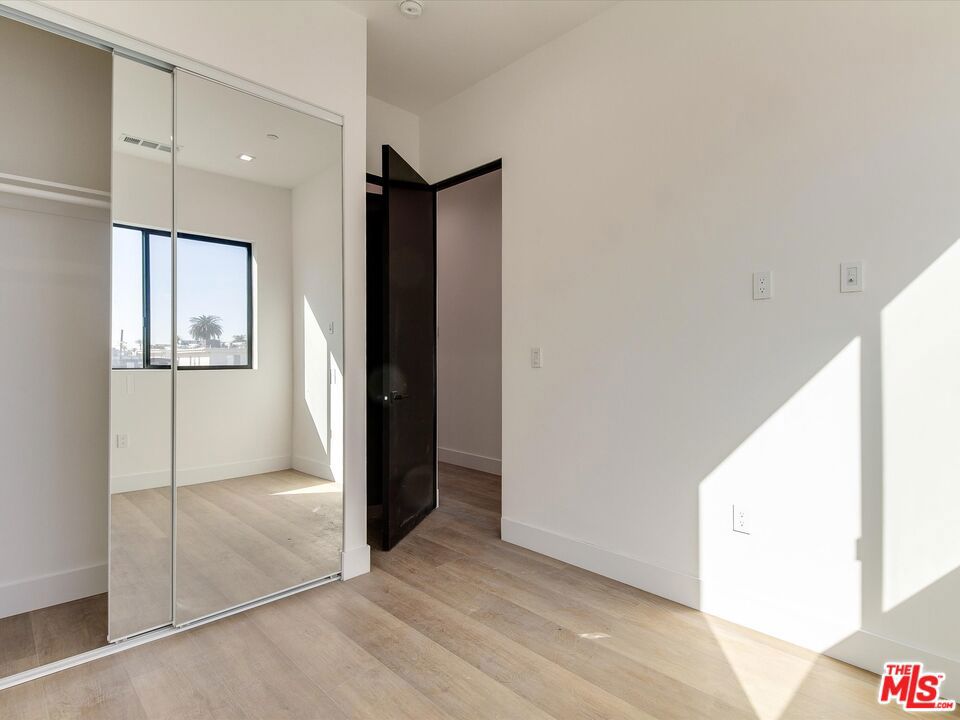 2817 S Redondo Boulevard Property Photo 24