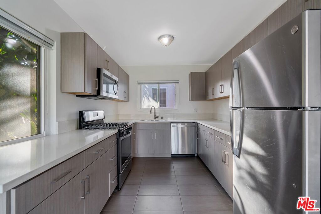 1301 S Saltair Avenue 2 Property Photo 2