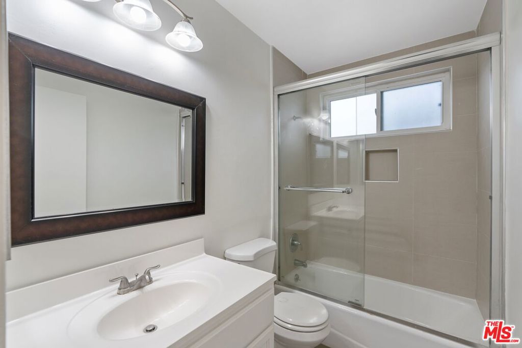 1301 S Saltair Avenue 2 Property Photo 7