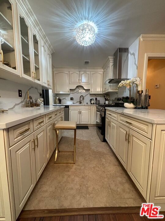 6550 Van Noord Avenue Property Photo 8