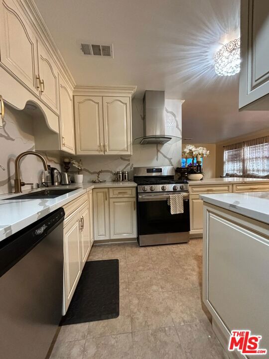 6550 Van Noord Avenue Property Photo 10