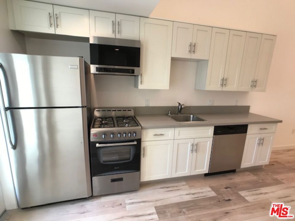 517 N Harvard Boulevard Property Photo 2