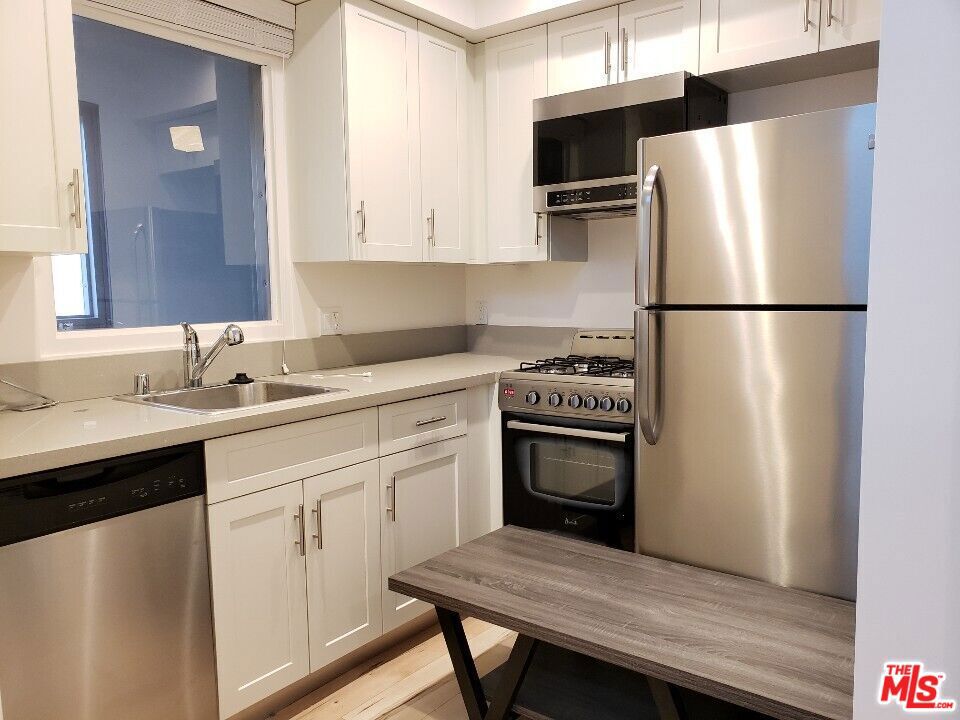 517 N Harvard Boulevard Property Photo 10