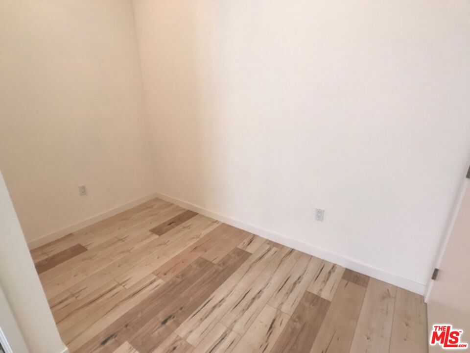 517 N Harvard Boulevard Property Photo 28
