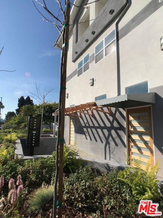 517 N Harvard Boulevard Property Photo 29