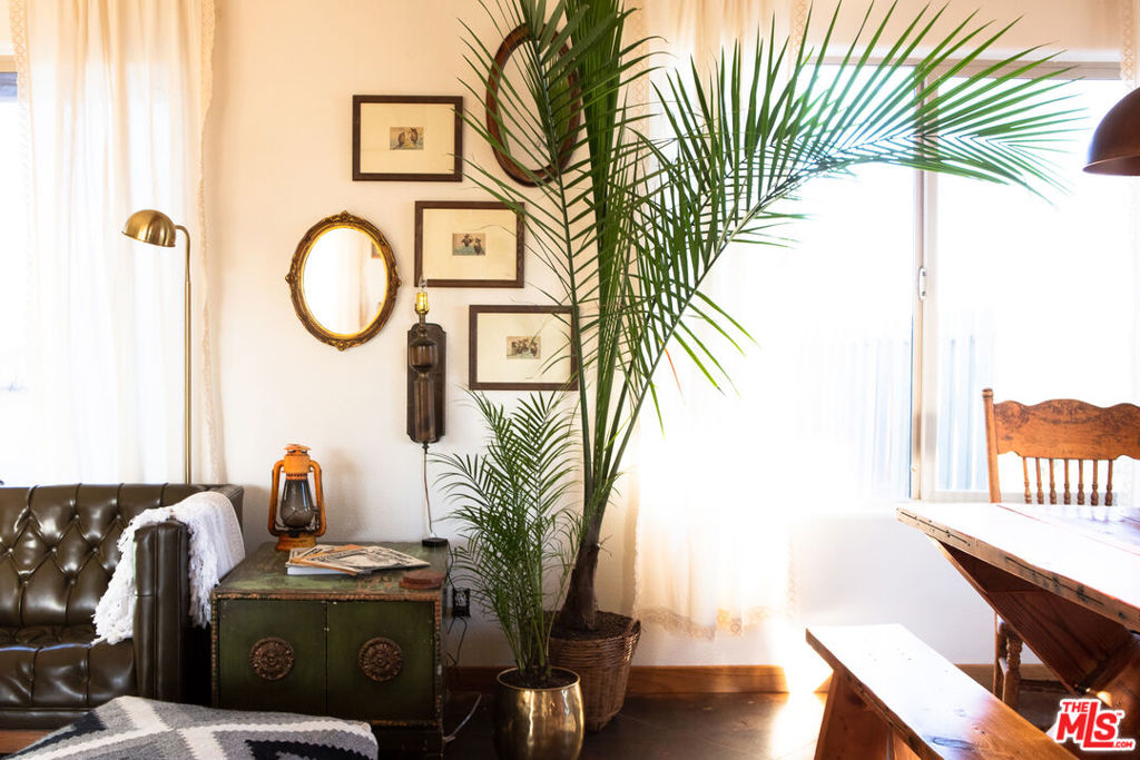 6767 California Avenue Property Photo 4