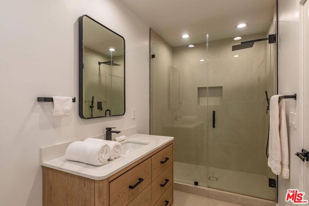 624 N Beverly Drive Property Photo 31