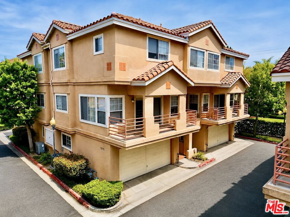 14063 Lemoli Avenue Property Photo 1