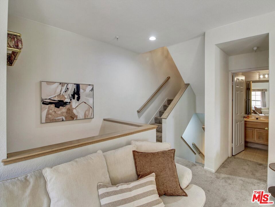 14063 Lemoli Avenue Property Photo 12