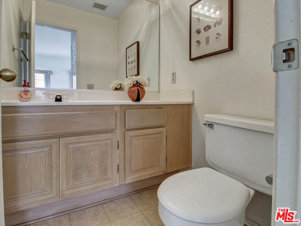 14063 Lemoli Avenue Property Photo 13