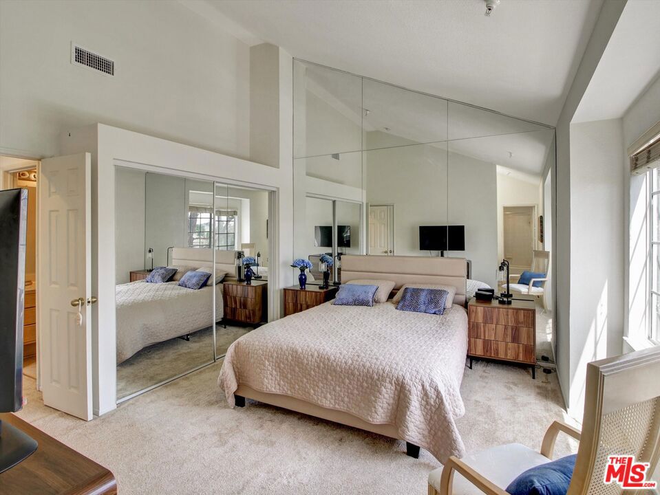 14063 Lemoli Avenue Property Photo 16