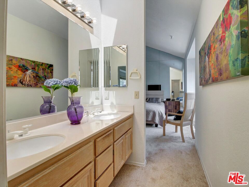 14063 Lemoli Avenue Property Photo 17