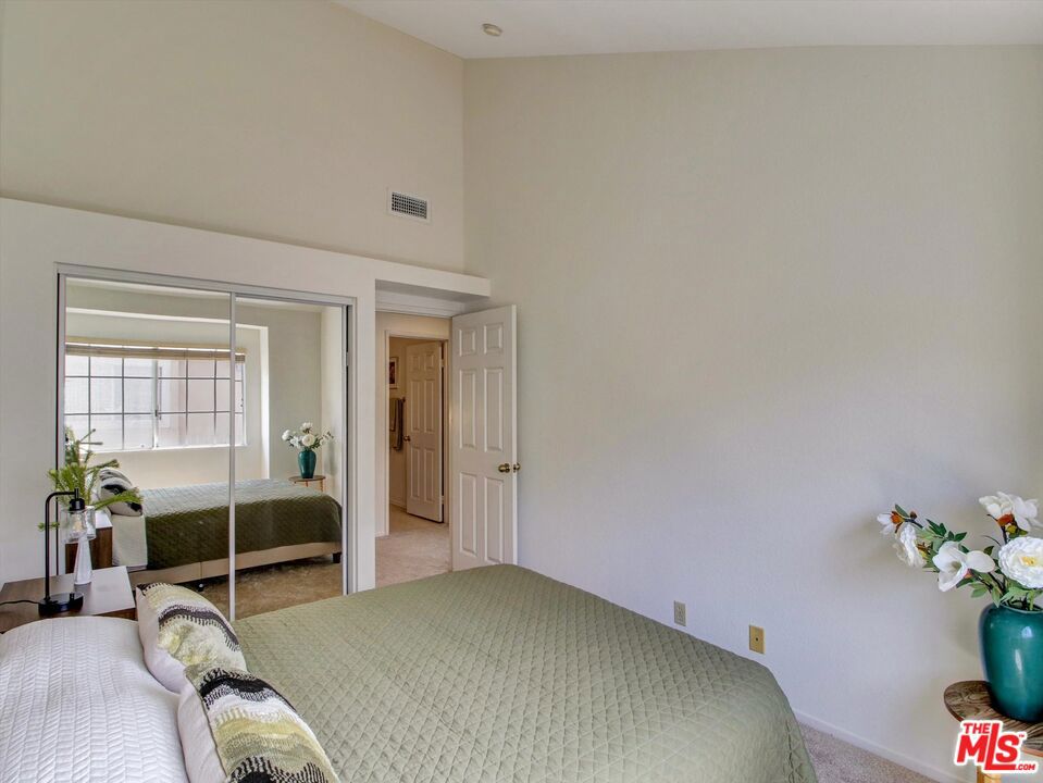 14063 Lemoli Avenue Property Photo 22