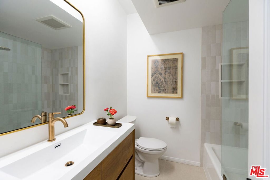 11939 Gorham Avenue 204 Property Photo 22