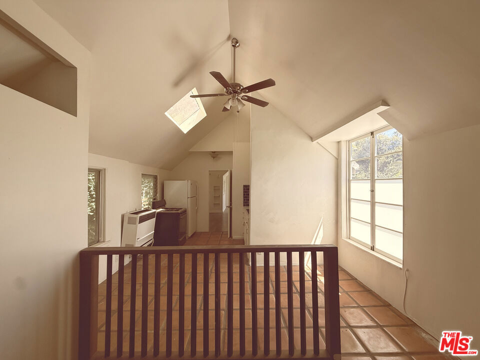 1924 1/2 Lake Shore Avenue Property Photo 1