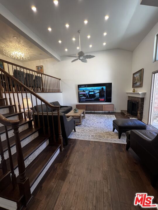 7825 Seaglen Drive Property Photo 3