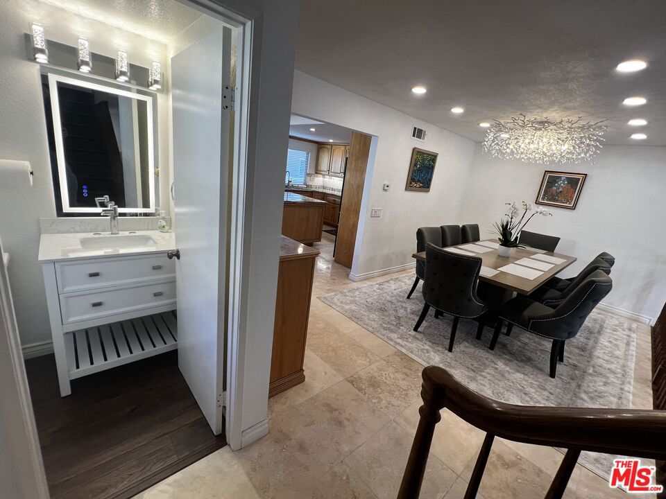 7825 Seaglen Drive Property Photo 9