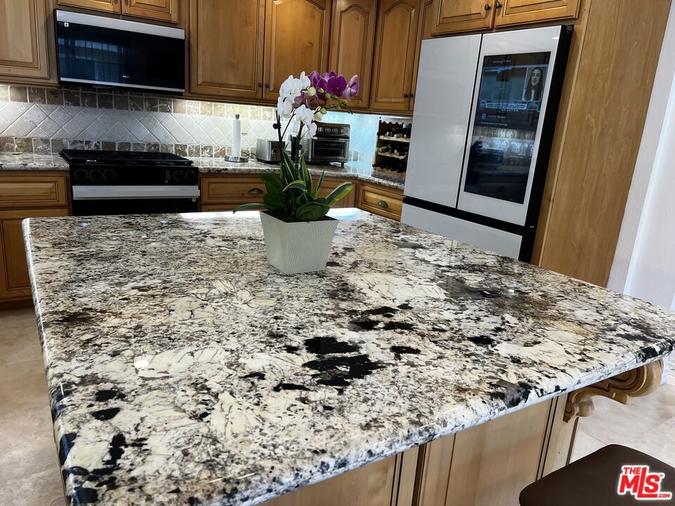 7825 Seaglen Drive Property Photo 16