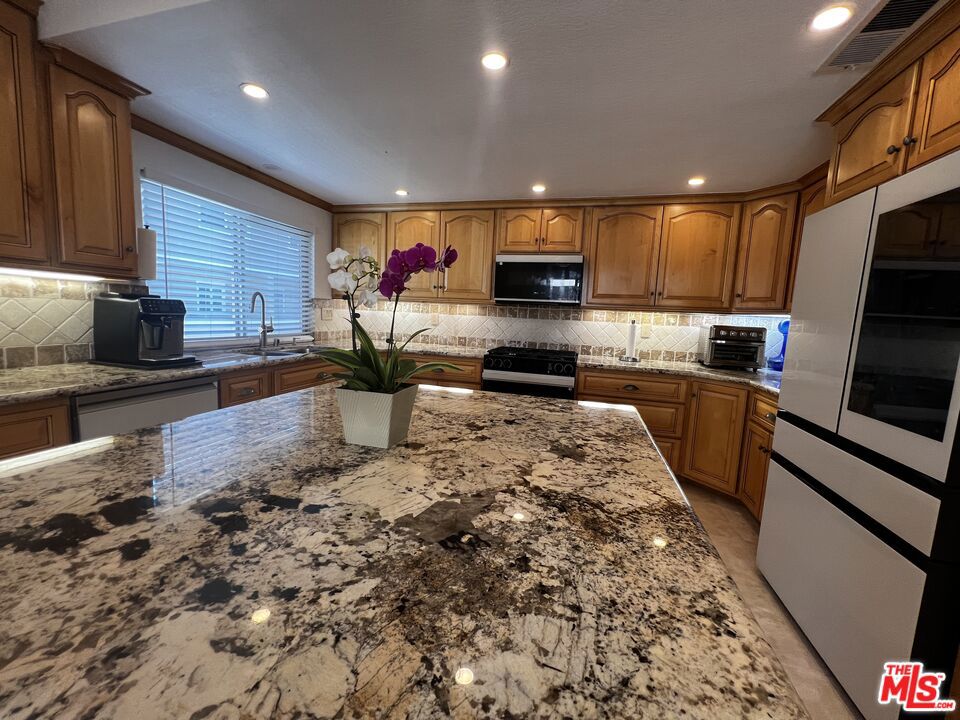 7825 Seaglen Drive Property Photo 18