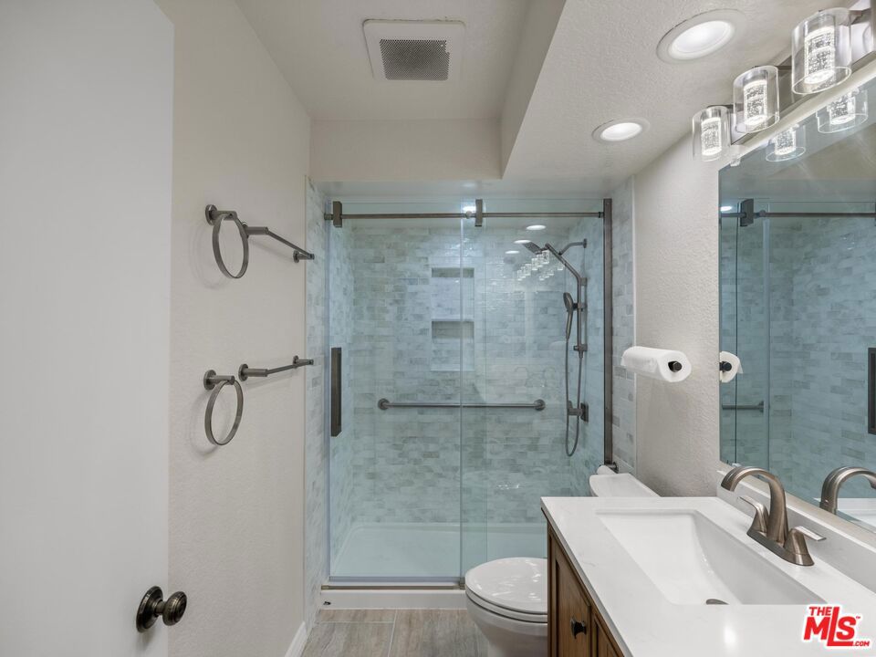 7825 Seaglen Drive Property Photo 27
