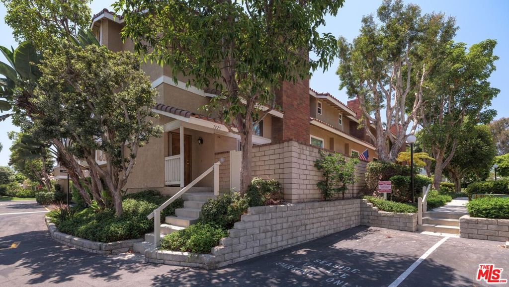 7825 Seaglen Drive Property Photo 39
