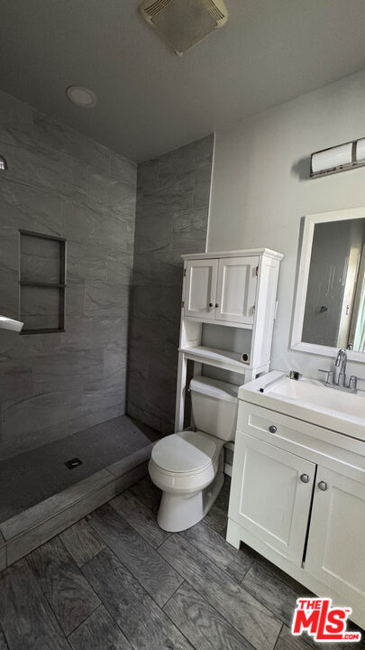 9601 Alexander Avenue 1/2 Property Photo 4
