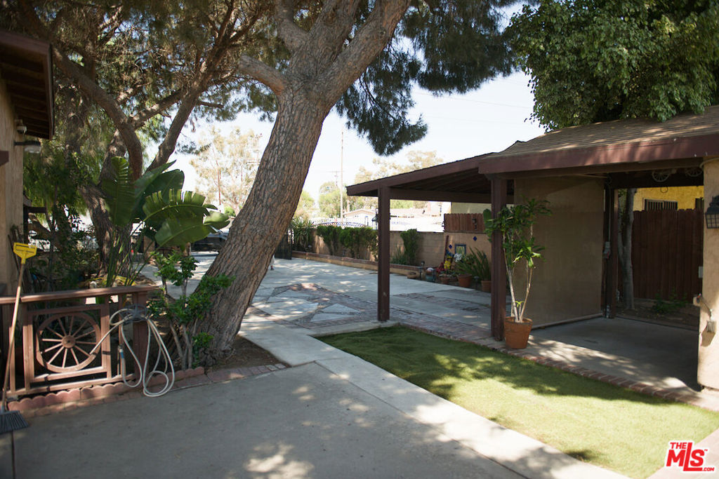8804 Ilex Avenue Property Photo 2