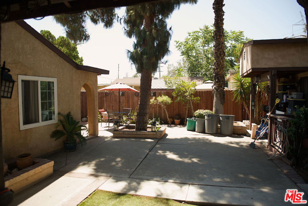 8804 Ilex Avenue Property Photo 4