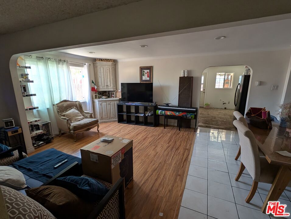 8804 Ilex Avenue Property Photo 6